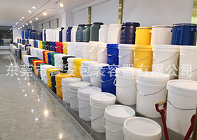 日韩舔阴圣吉安容器一楼涂料桶、机油桶展区